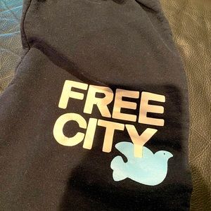 FREE CITY YOUTH M BLACK SWEATPANTS